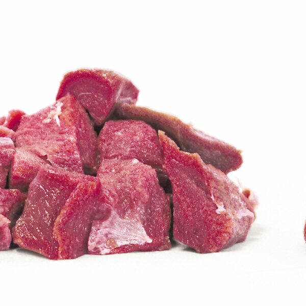 Tackenberg Rindergulasch in Würfeln – 1kg für Hunde - 100% Rindfleisch, ideal für gesunde BARF Ernährung. Jetzt bei barf-versand.ch erhältlich.